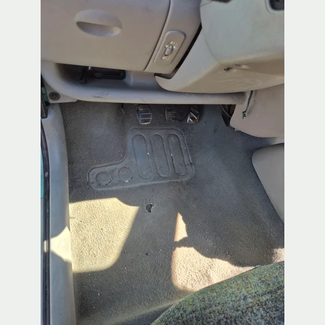 Renault — Pédalier et tapis conducteur — Avant nettoyage