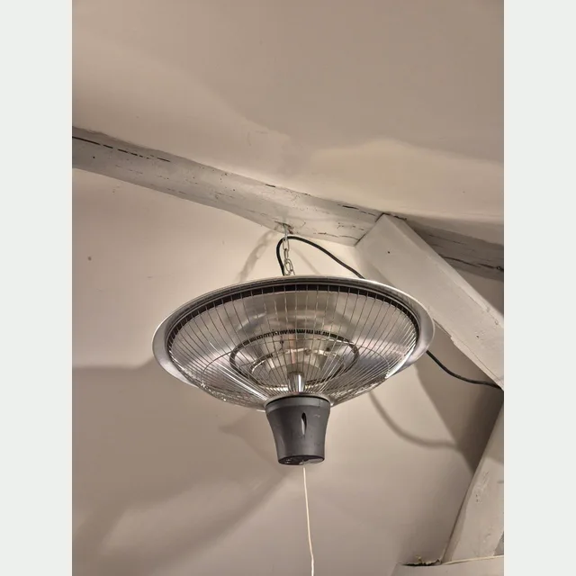 Fixation d’un chauffage suspendu