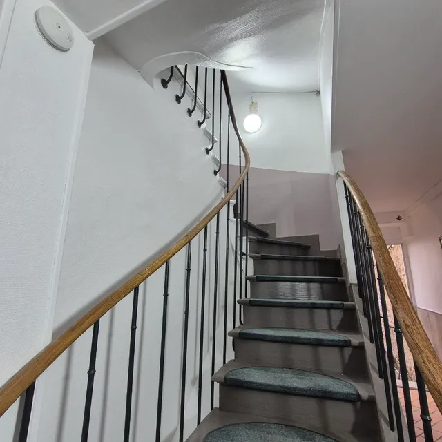 Peinture des murs et plafonds de la cage d’escalier