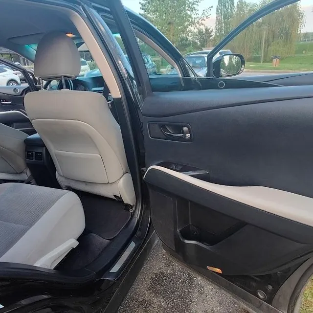 Lexus — Banquette arrière