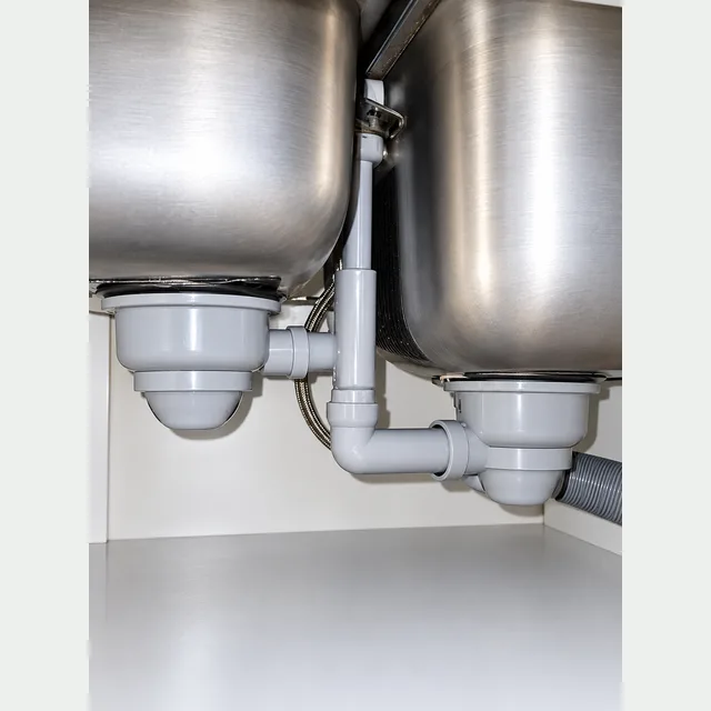 Siphon et évacuation sous évier